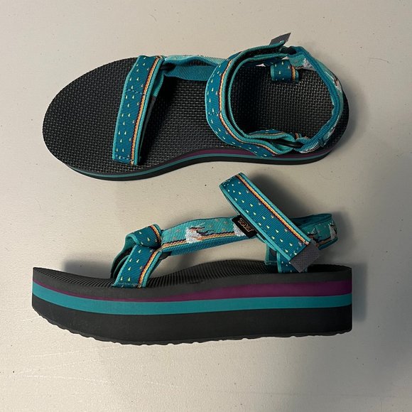 Women's Unicorn Waterfall Flatform Universal Teva Sandals Size 8 - Picture 1 of 6
